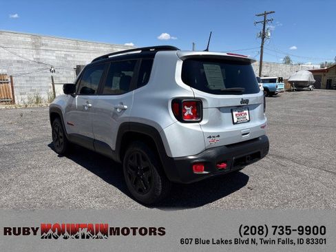 Used 2018 Jeep Renegade Trailhawk AWD/4WD image 5