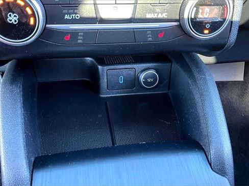 Used 2020 Ford Escape SE image 16