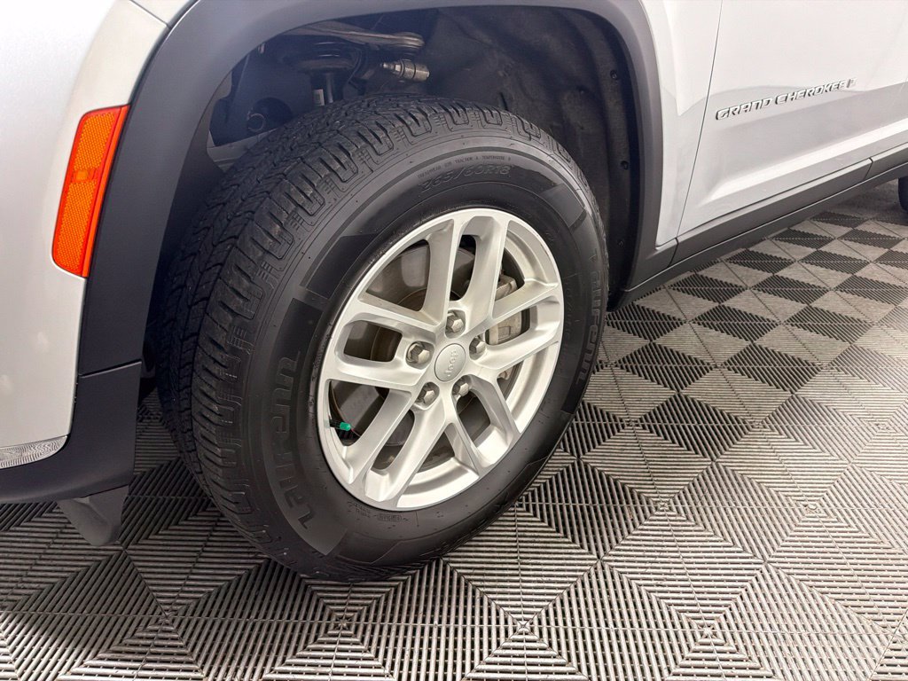 Used 2024 Jeep Grand Cherokee L Laredo w/ Luxury Tech Group I AWD/4WD image 27