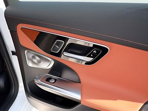 Used 2025 Mercedes-Benz C 300 4MATIC Sedan image 28