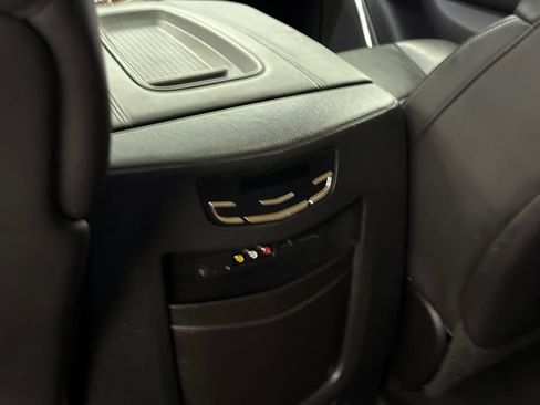 Used 2015 Cadillac Escalade Luxury AWD/4WD image 25