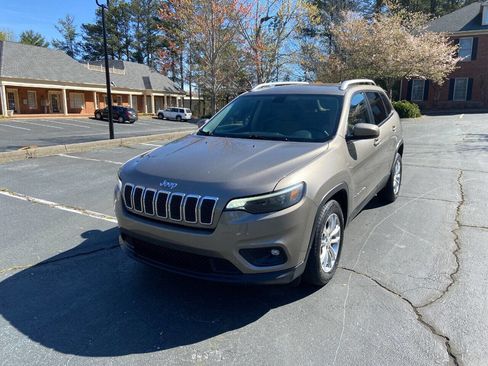 Used 2019 Jeep Cherokee Latitude w/ Popular Appearance Group image 2