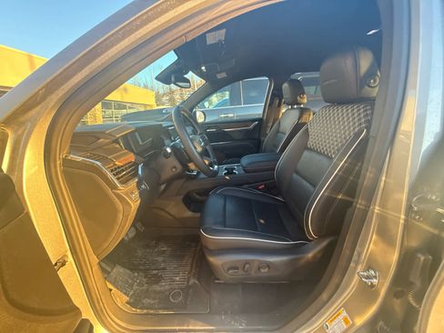 Used 2025 GMC Acadia Denali w/ LPO, Floor Liner Package image 4