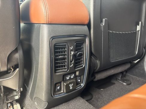 Used 2021 Jeep Grand Cherokee Overland AWD/4WD image 21