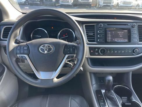 Used 2016 Toyota Highlander LE FWD image 13