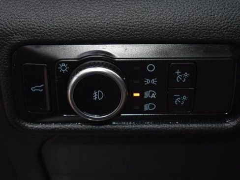 Used 2023 Ford Explorer Limited image 16