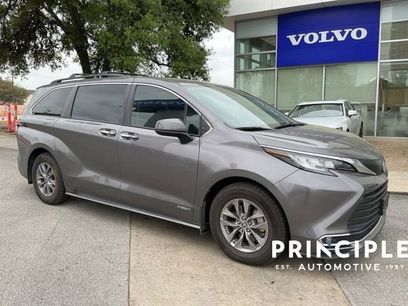 Used 2021 Toyota Sienna XLE
