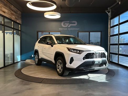 Used 2021 Toyota RAV4 LE AWD/4WD image 1