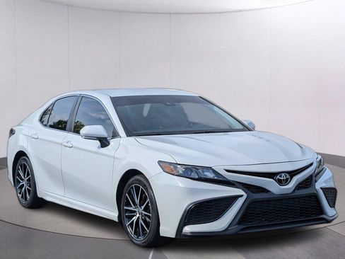 Used 2023 Toyota Camry SE FWD image 9