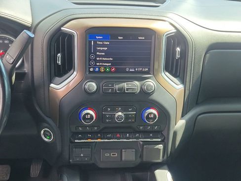Used 2020 Chevrolet Silverado 1500 High Country w/ Technology Package image 17