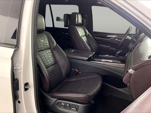 Certified 2024 Cadillac Escalade Sport Platinum AWD/4WD image 9