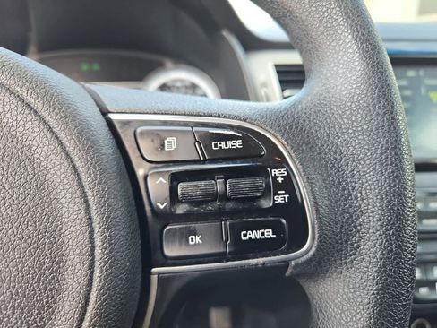 Used 2018 Kia Niro LX image 23
