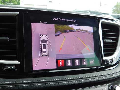 Used 2023 Chrysler Pacifica Touring-L w/ Uconnect Theater Family Group FWD image 21