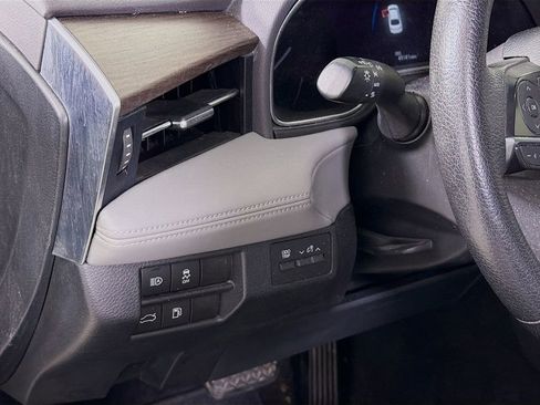 Used 2021 Toyota Avalon XLE image 12