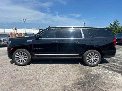 Used 2023 GMC Yukon XL Denali w/ Denali Reserve Package RWD image 2
