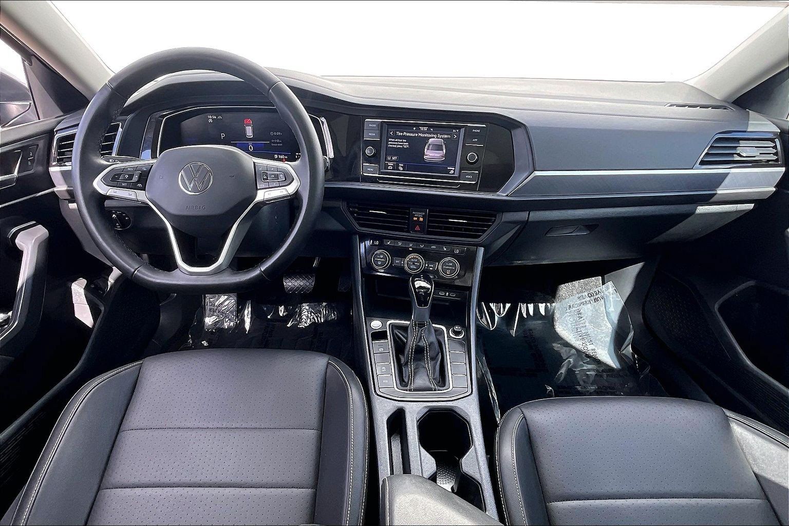 Used 2024 Volkswagen Jetta SE FWD image 19