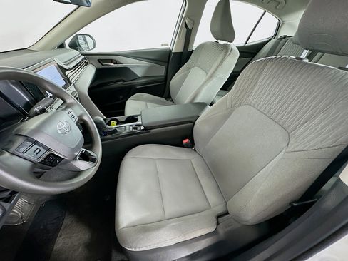 Used 2025 Toyota Camry LE w/ Convenience Package image 13