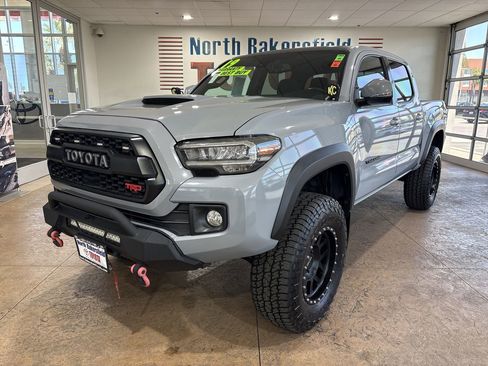 Used 2019 Toyota Tacoma TRD Off-Road w/ Technology Package AWD/4WD image 6