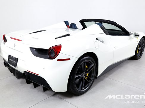 Used 2018 Ferrari 488 Spider RWD image 9