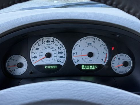 Used 2005 Chrysler Town & Country Touring image 20