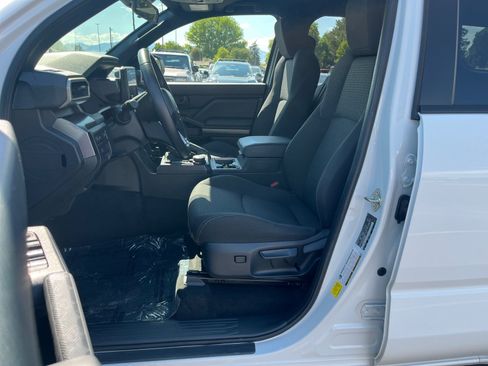 Used 2025 Toyota 4Runner SR5 AWD/4WD image 11