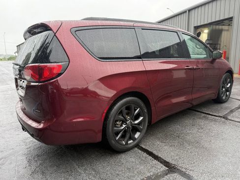 Used 2020 Chrysler Pacifica Limited FWD image 4