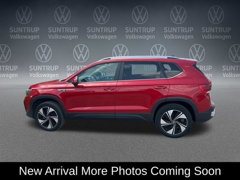 Used 2023 Volkswagen Taos SE w/ Panoramic Sunroof Package AWD/4WD image 3