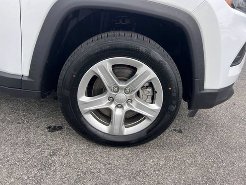 Used 2023 Jeep Compass Latitude AWD/4WD image 34