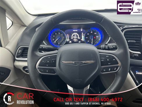 Used 2023 Chrysler Pacifica Touring-L FWD image 26