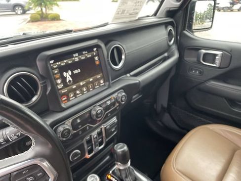 Used 2022 Jeep Gladiator Overland w/ Popular Equipment Package AWD/4WD image 12
