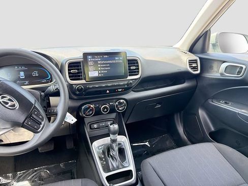 Certified 2025 Hyundai Venue SE FWD image 19