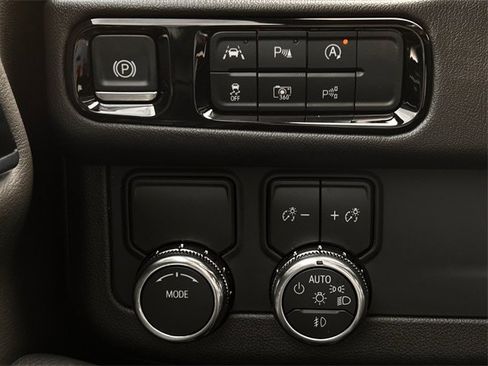 Used 2025 GMC Yukon XL Denali image 24