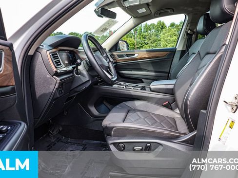 Used 2025 Volkswagen Atlas SE FWD image 18