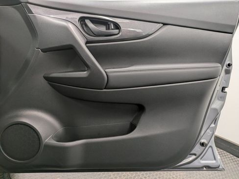 Used 2019 Nissan Rogue S image 27