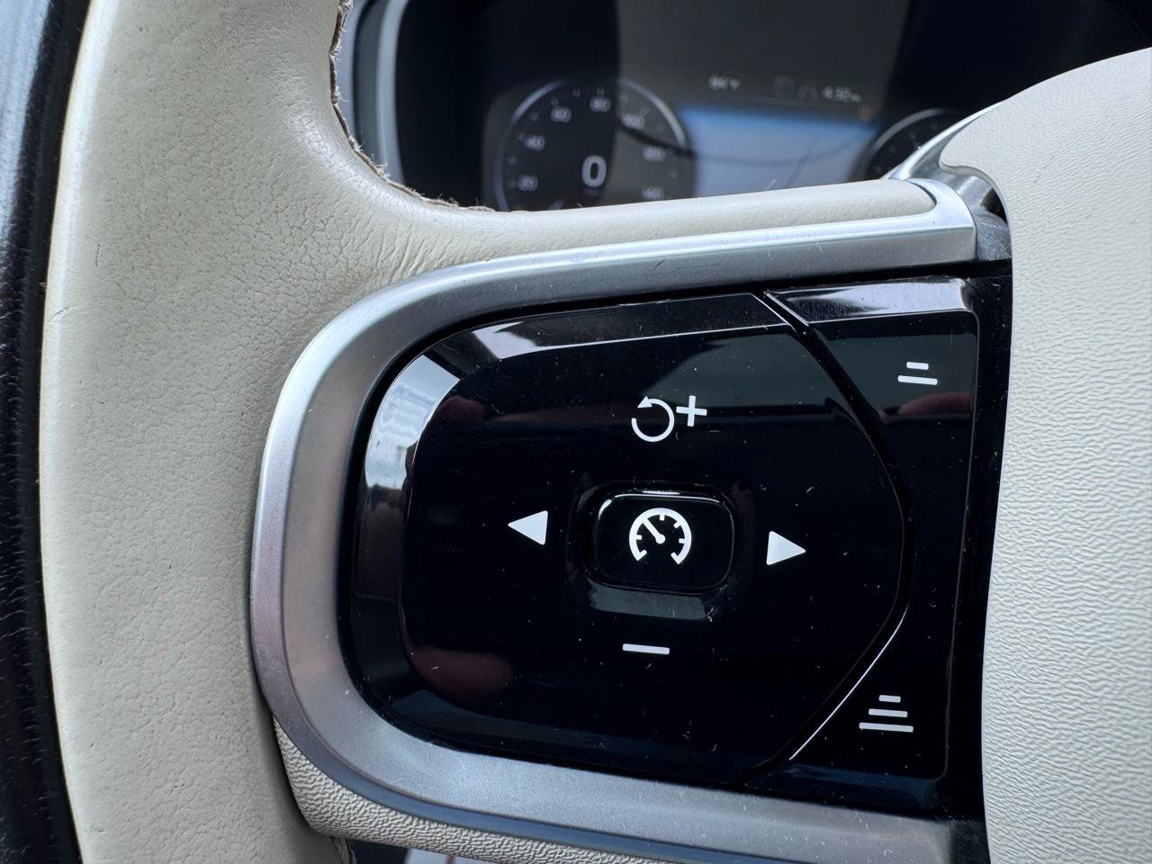 Used 2019 Volvo XC90 T6 Inscription w/ Protection Package Premier AWD/4WD image 33