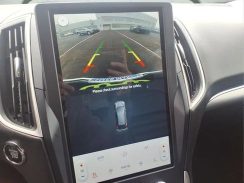 Used 2022 Ford Edge SEL w/ Convenience Package image 17