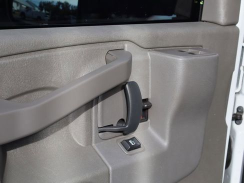 Used 2023 GMC Savana 3500 w/ Power Convenience Package image 17