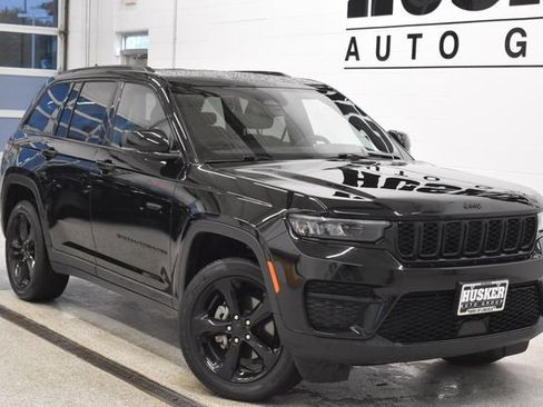 Used 2024 Jeep Grand Cherokee Altitude AWD/4WD image 1