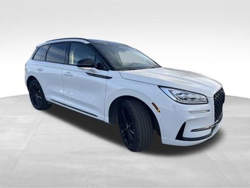 Used 2025 Lincoln Corsair Reserve w/ Equipment Group 202A image 8