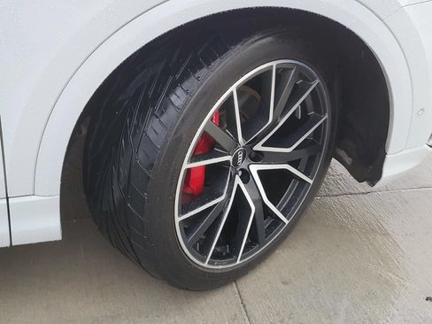 Used 2019 Audi Q8 Prestige w/ Adaptive Chassis Package AWD/4WD image 8