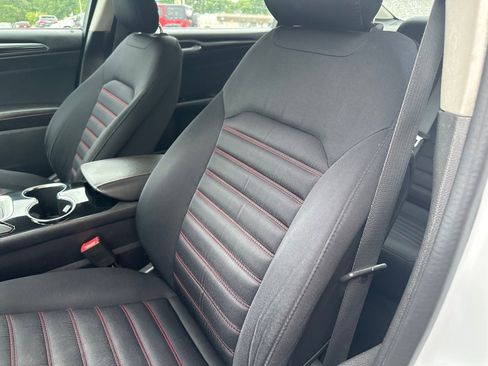 Used 2015 Ford Fusion SE w/ Equipment Group 201A FWD image 19
