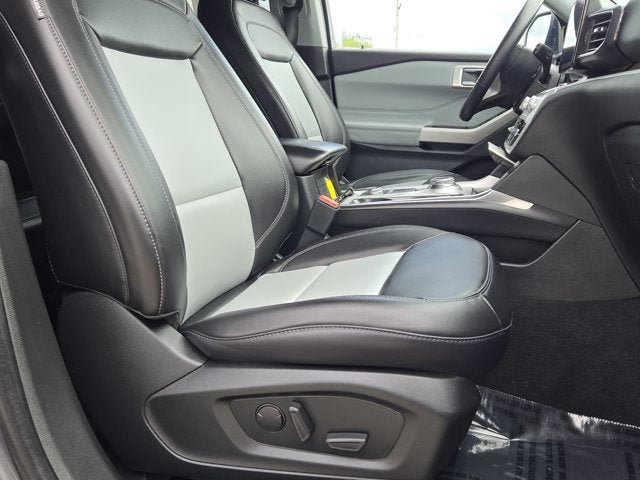 Used 2024 Ford Explorer XLT w/ Equipment Group 202A AWD/4WD image 4