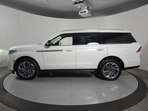 New 2026 Lincoln Navigator Premiere AWD/4WD image 8