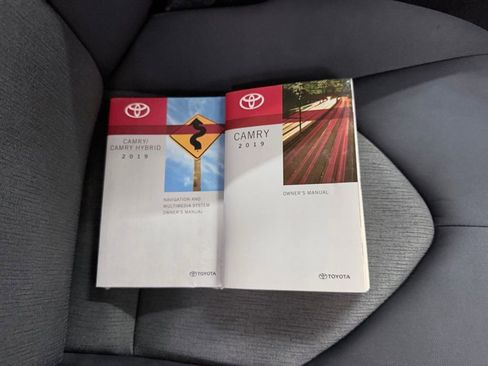 Used 2019 Toyota Camry LE FWD image 37