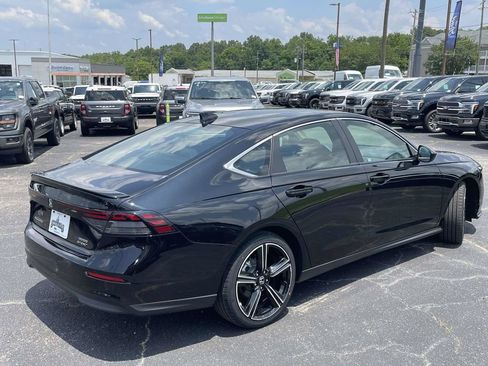Used 2025 Honda Accord Sport image 3