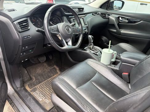 Used 2019 Nissan Rogue Sport SL AWD/4WD image 2