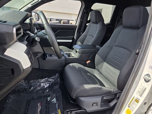 Used 2024 Toyota Tacoma TRD Sport AWD/4WD image 5