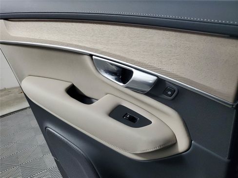 Certified 2026 Volvo XC90 B6 Plus AWD/4WD image 16