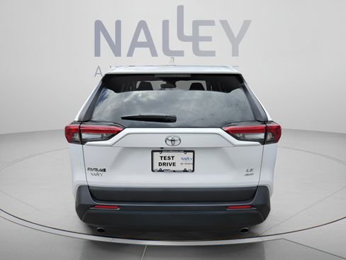 Used 2024 Toyota RAV4 LE AWD/4WD image 4