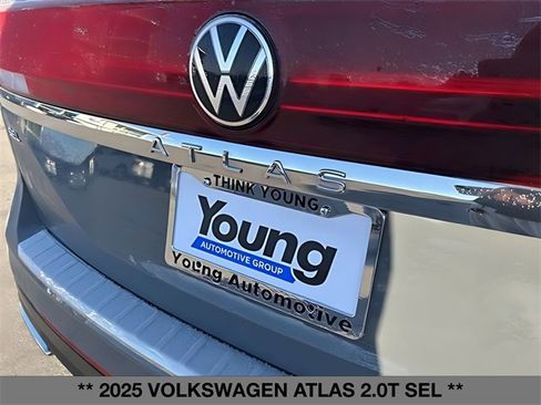 Used 2025 Volkswagen Atlas SEL image 12